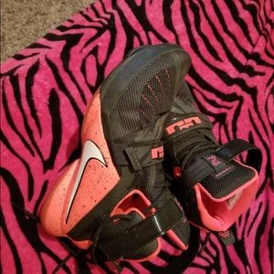 Men’s Lebron basketball shoes